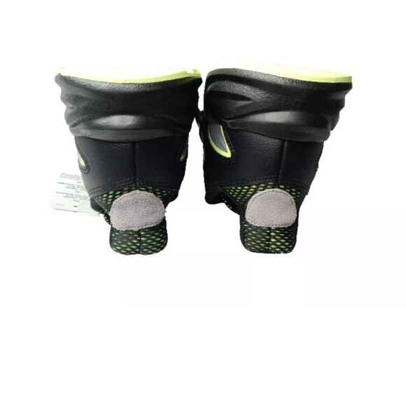Athletic_Shoes